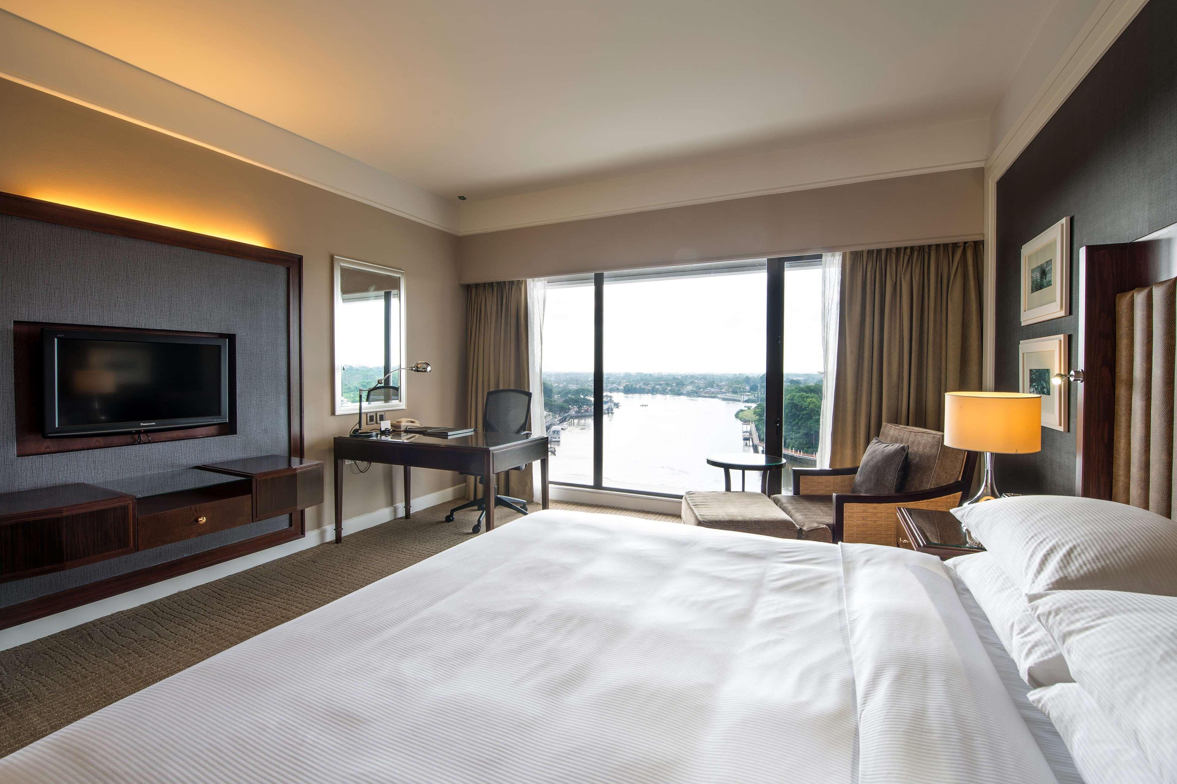 Hilton Kuching Hotel Екстер'єр фото